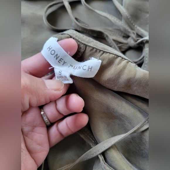 Honey Punch Women's Pinafore Jumpsuit Small in Green - Picture 8 of 15